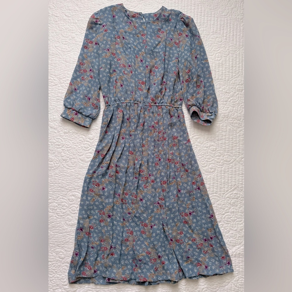 Beautiful vintage flower print pleaded midi dress